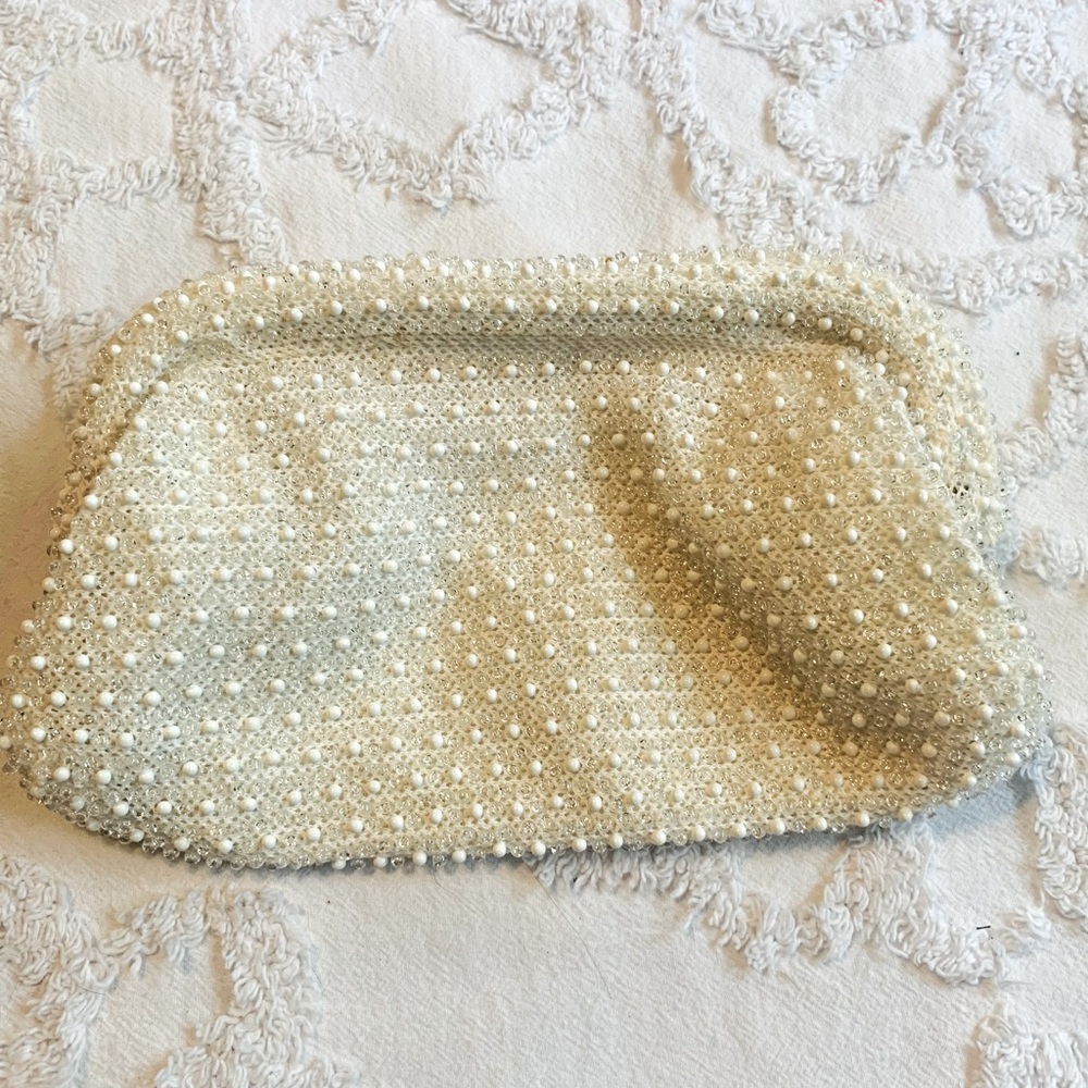 1950 beaded frame clutch